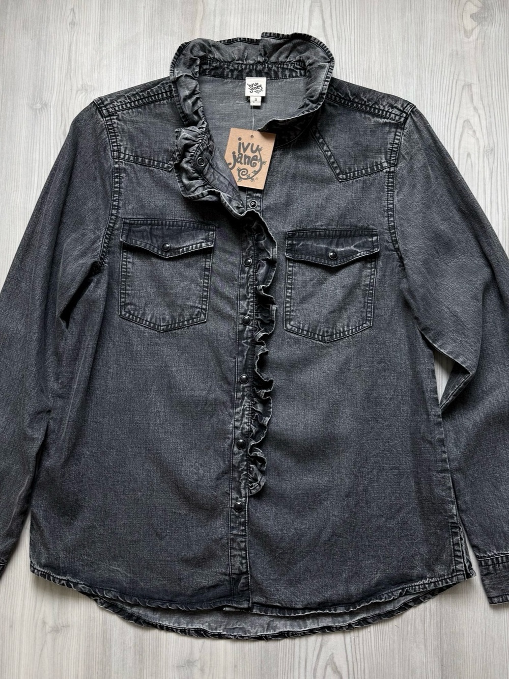 NWT Ivy Jane 100% Tencel Black Denim Ruffle Western Boho Snap Shirt Top Small